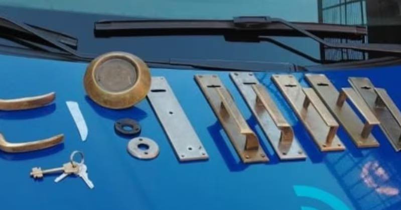 Cayó el 'roba picaportes' en barrio Acevedo tras un intento de robo