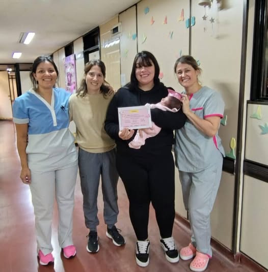 Una guerrera desde el primer día: nació con bajo peso y hoy recibió el alta