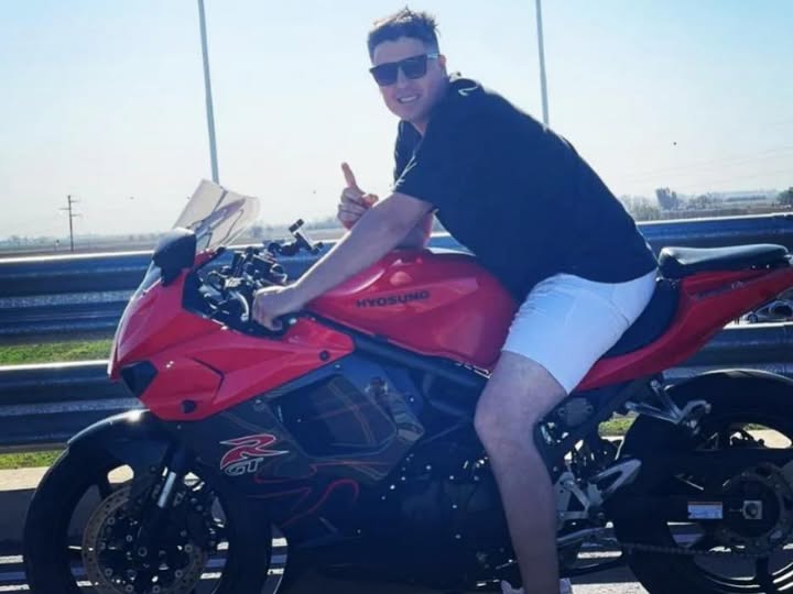 Jonatan Sarmiento presenta  una leve mejoría tras el  grave accidente con su moto