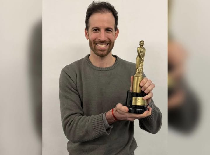 El pergaminense Isaac Guindin en la cima: ganó un Martín Fierro por el mejor programa musical