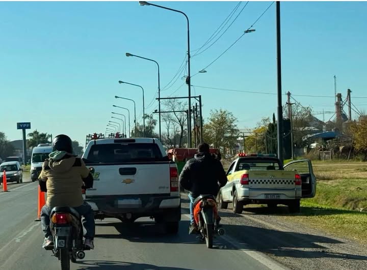 Control ausente en las calles de Pergamino: motos sin casco y conductores que eluden la ley
