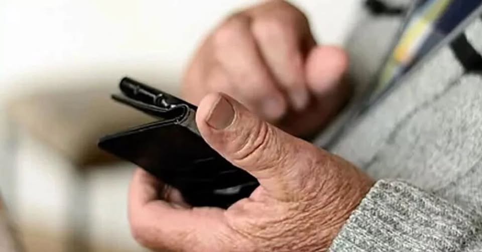 Hackearon el WhatsApp de un amigo y estafaron a un jubilado por más de 600 mil pesos