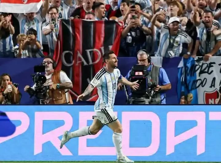 Pergamino en la postal mundialista: la bandera de Douglas Haig detrás del festejo de Messi