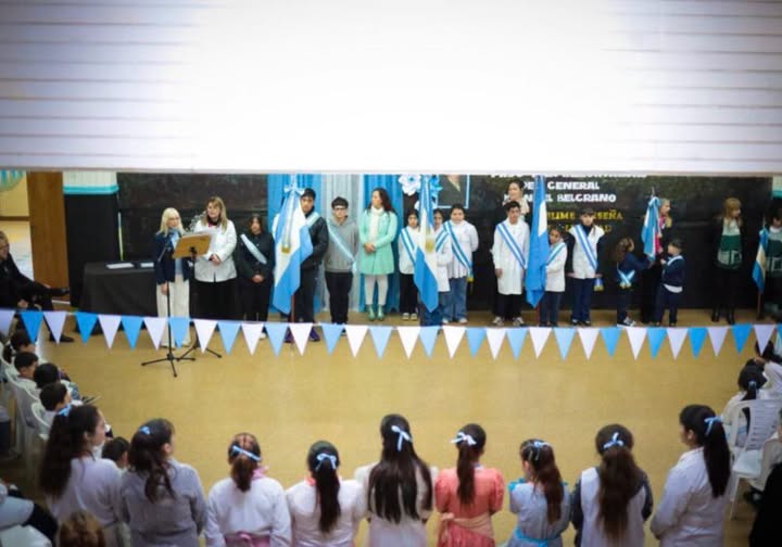 Emotiva Promesa de Lealtad a la Bandera en la Escuela Primaria N° 17