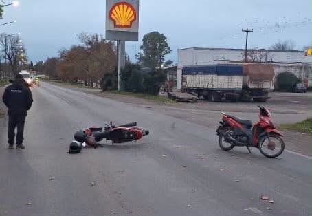 Choque entre dos motocicletas: un hombre terminó hospitalizado
