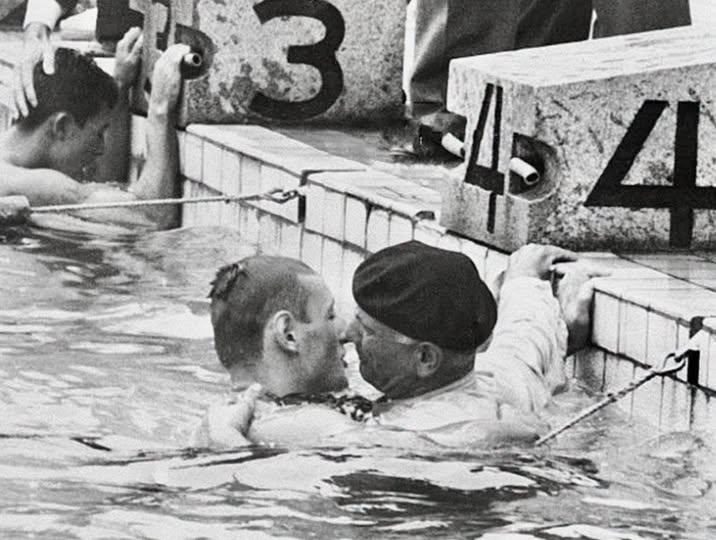 La imagen que lo cambió todo: el abrazo que rompió el protocolo en Helsinki 1952