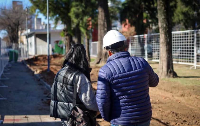 Cruce de versiones y tensión tras la reunión por las obras en la Plaza 25 de Mayo