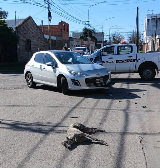 Choque entre dos vehículos en la mañana de este miércoles